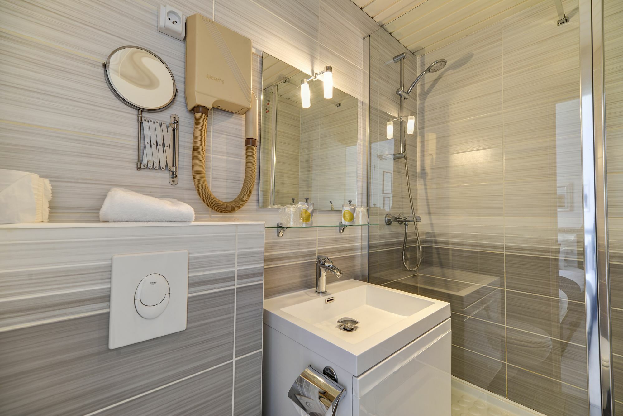 Korner Montmartre Hotel Paris Ngoại thất bức ảnh